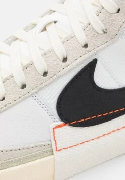 Nike Sportswear Blazer Mid 77 Pro ClubSneakers AlteWhite/Black/Light Bone/Summit White/Beach/Sail Uomo Sneaker NI112N040-A12 -Pier One Italia 2025 05c46e2c624d4ba0a4d71f210df7a32c