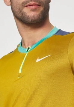 Nike Performance AdvantageT-Shirt SportBronzine/Diffused Blue/Washed Teal/White Uomo T-shirt E Polo N1242D4K9-O11 -Pier One Italia 2025 06759d050a514fcfbdaf48448ea35c64