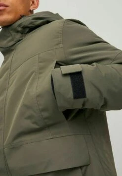 JACK&JONES Premium Premium TechParkaForest Night Uomo Cappotti JAM22T093-M11 -Pier One Italia 2025 09e97dd41c6f4a9599b29a5534a6393a