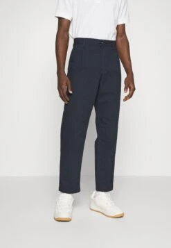 Boss ShyneChinoDark Blue Uomo Pantaloni BB122E0XP-K11 -Pier One Italia 2025 0b0542436bf748d1874700049eed65e2