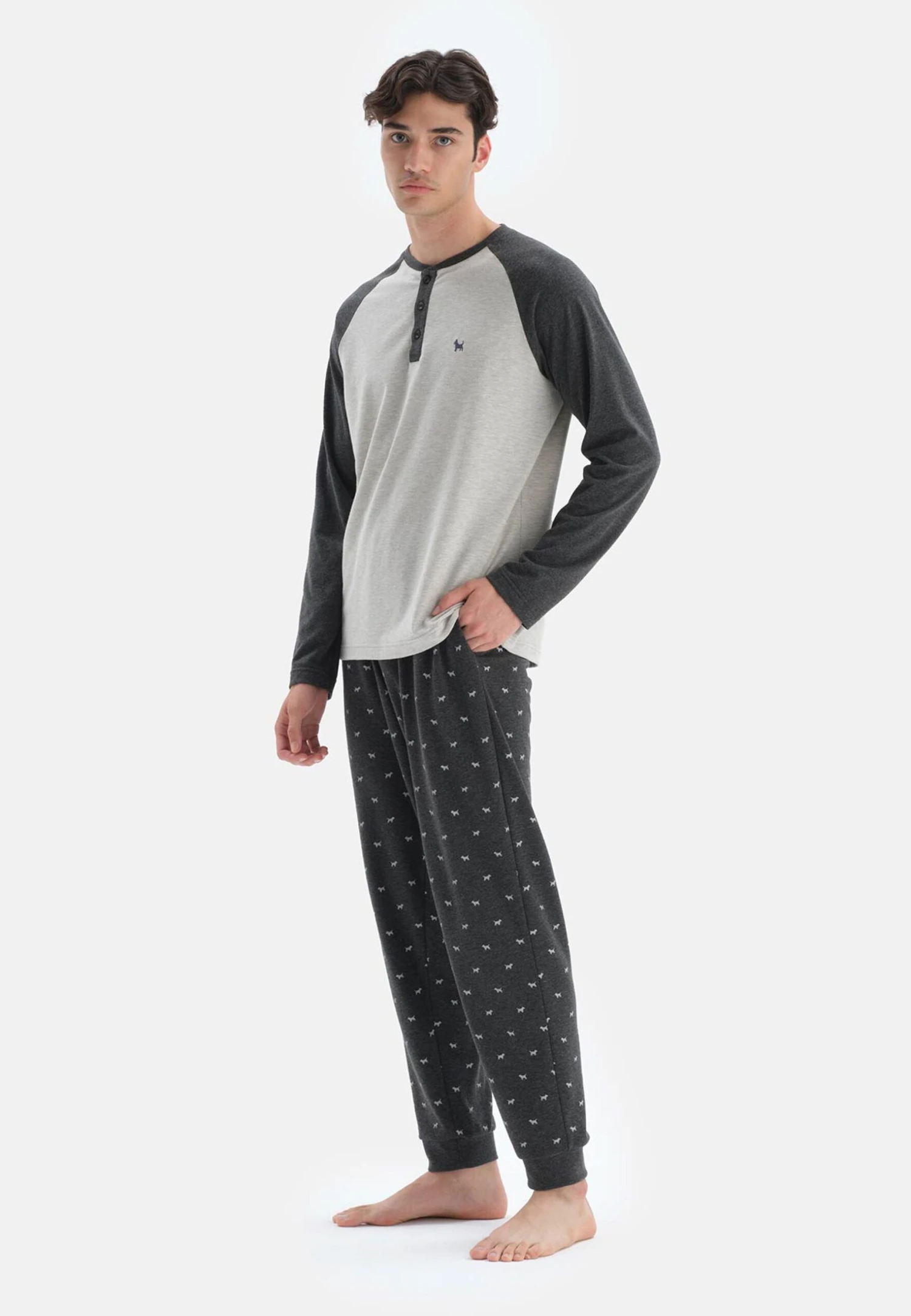 Crew Neck Long SleevePigiamaGrey Uomo Per La Notte D6D82M031-C11 8 Crew Neck Long SleevePigiamaGrey Uomo Per La Notte D6D82M031-C11 - immagine 6