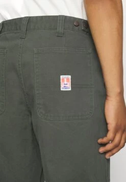 Wrangler Casey PantsPantaloniDarkest Spruce​ Uomo Pantaloni WR122E03B-M11 -Pier One Italia 2025 1a5d840ec627437f928f18bbded6d735