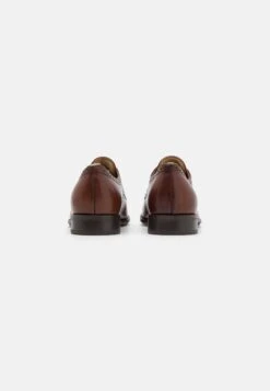 Boss Colby DerbStringateMedium Brown Uomo Scarpe Eleganti BB112M04B-O11 -Pier One Italia 2025 1b1317f198d84ed5ae9fef8a0d3b8742