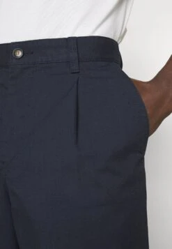 Boss ShyneChinoDark Blue Uomo Pantaloni BB122E0XP-K11 -Pier One Italia 2025 1b979e171ee84bb6aa7c66c731ed10b0