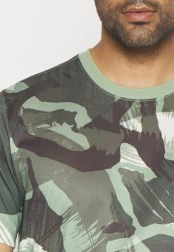 Nike Performance TeeT-Shirt SportOil Green Uomo T-shirt E Polo N1242D5WU-M11 -Pier One Italia 2025 1bc91232741f4a13b69d5ad957132c05