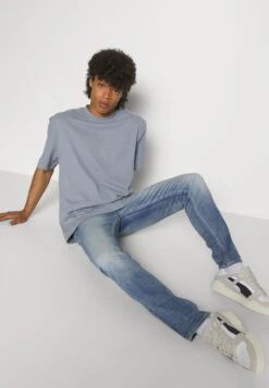 Denham Razor Jeans Slim FitMid Blue Uomo Jeans DE422G099-K11 -Pier One Italia 2025 2516c0ad0b764a37ba8d32e95401638d