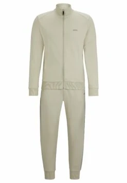 Boss SetTutaLight Beige One Uomo Pantaloni Sportivi E Joggers BB122S0RE-B11 11 Boss SetTutaLight Beige One Uomo Pantaloni Sportivi E Joggers BB122S0RE-B11 -Pier One Italia 2025 26840fc96ed5459fa87169138984b479