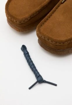 Clarks Originals WallabeeStringate SportiveCola Uomo Scarpe Con I Lacci CL612M021-O11 -Pier One Italia 2025 2c921f4ca68f4b8cb8a9a62533d31f9d