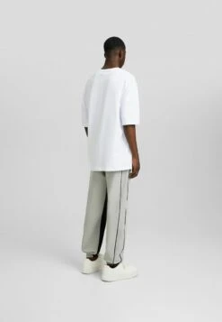 BERSHKA TechnicalPantaloni SportiviGrey Uomo Pantaloni Sportivi E Joggers BEJ22E0CO-C11 -Pier One Italia 2025 30ee98af84294d5596a5b59b4f2c0344