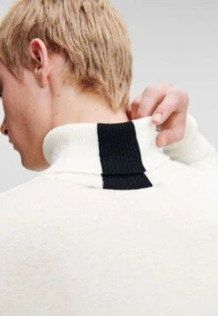 Karl Lagerfeld Jeans LightweightMaglioneOffwhite Uomo Maglieria K3W22Q000-A11 -Pier One Italia 2025 31e20c78de1e4b67ba8f8448f536fda8