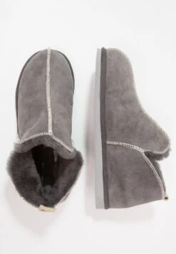 Shepherd AndyPantofoleAsphalt Uomo Pantofole S3012I00C-C11 9 Shepherd AndyPantofoleAsphalt Uomo Pantofole S3012I00C-C11 -Pier One Italia 2025 353bfd4906d14600ac7ca29e7bbe6643