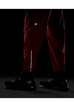 Lululemon Surge Raw Pantaloni SportiviRed Merlot Uomo Pantaloni LLS42E011-G11 -Pier One Italia 2025 36ebe3f8f2f8453abf9d592c2f4fa1e2