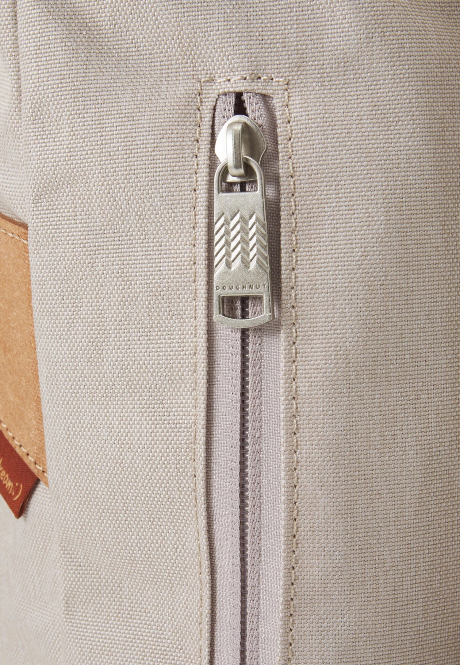 Doughnut Christopher Happy Camper Series UnisexZainoIvory Uomo Borse D0E54O04D-A11 7 Doughnut Christopher Happy Camper Series UnisexZainoIvory Uomo Borse D0E54O04D-A11 - immagine 5