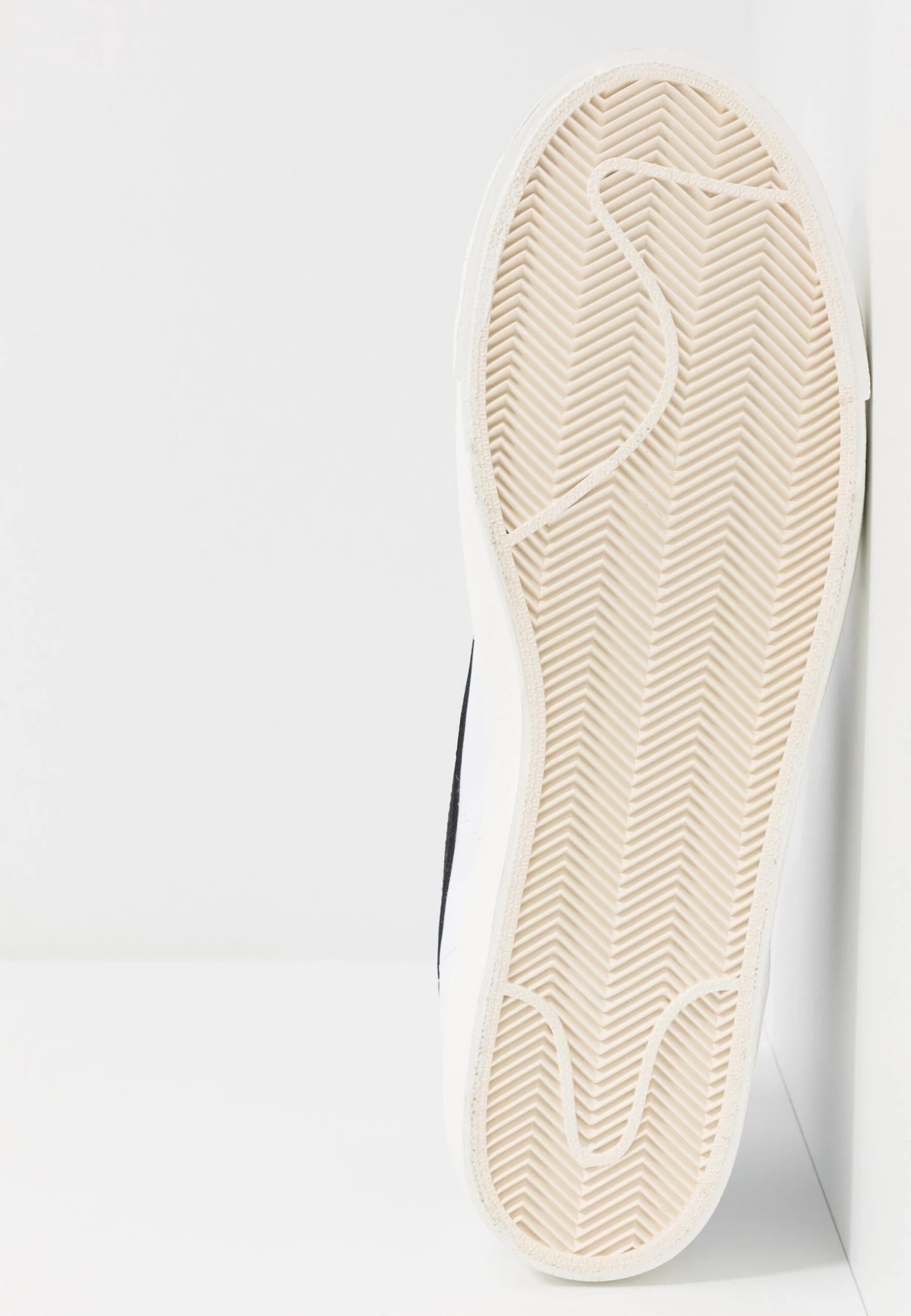 Nike Sportswear Blazer Mid '77 Vntg - Sneakers Alte - White/Black 10 Nike Sportswear Blazer Mid '77 Vntg - Sneakers Alte - White/Black - immagine 8