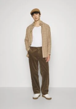 Lee LoosePantaloniTruffle Uomo Pantaloni LE422E01U-O11 -Pier One Italia 2025 4b7724294e514d92962b64778df98ecc