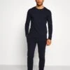 Pier One PigiamaDark Blue Uomo Per La Notte PI982M033-K11 2 Pier One PigiamaDark Blue Uomo Per La Notte PI982M033-K11 -Pier One Italia 2025 50a5e2019e44400eb9cfc774cd252b13