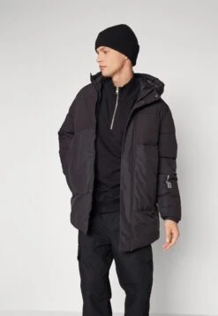 Jack & Jones Jjeforce SnCappotto InvernaleBlack Uomo Cappotti JA222T1KD-Q11 -Pier One Italia 2025 51d9e00becbc44e9b4951526e819b098