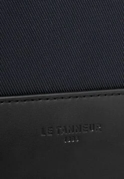 Le Tanneur GaspardMarsupioBleu Uomo Borse L0C54H001-K11 11 Le Tanneur GaspardMarsupioBleu Uomo Borse L0C54H001-K11 -Pier One Italia 2025 5c35596caf814b74a103fc34a276400a