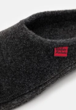 UnisexPantofoleBlack Uomo Pantofole A3215I00T-Q11 -Pier One Italia 2025 5ef1f4039d2140f086aa222ae3a49494