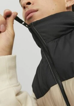 Jack & Jones Etoby Collar SnSmanicatoCrockery Uomo Giacche JA222T1KG-B11 -Pier One Italia 2025 63f0b9c02a5e4aa49b59d6443b9ecaeb