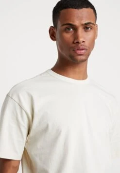 URBAN CLASSICS Organic Basic TeeT-Shirt BasicSand Uomo T-shirt E Polo UR622O03Y-B11 -Pier One Italia 2025 6d246efe618f430fbac87bd404fd8d7a