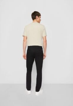 Dockers Original SkinnyChinoBlack Uomo Pantaloni DO822E042-Q11 -Pier One Italia 2025 6fb216e0e19f4bd087bec7d3daee532a