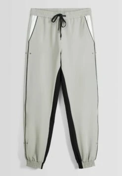 BERSHKA TechnicalPantaloni SportiviGrey Uomo Pantaloni Sportivi E Joggers BEJ22E0CO-C11 -Pier One Italia 2025 70b524f0e805442da356b9bf341201ba