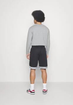 Champion Basketball BermudaPantaloncini SportiviBlack Uomo Bermuda C7642E0A8-Q12 -Pier One Italia 2025 70d7ecc6896e4f55920579aa7d4c6227