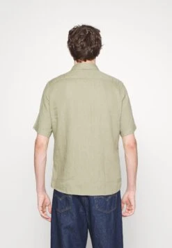 Marc O'Polo Kent Collar Short Sleeve One Chest PocketCamiciaPetrified Oak Uomo Camicie MA322D0RQ-O11 -Pier One Italia 2025 74a9060dd44e4b88a0ab14d1da60bfa5