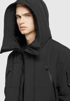 Khujo CloydCappotto InvernaleSchwarz Uomo Cappotti KH122T0DN-Q11 11 Khujo CloydCappotto InvernaleSchwarz Uomo Cappotti KH122T0DN-Q11 -Pier One Italia 2025 76ae1b3c27124d89b1f60317901065a3