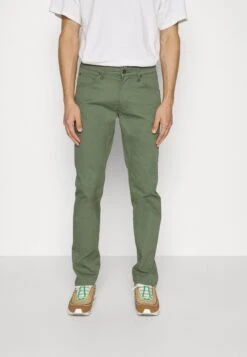 Lee DarenPantaloniOlive Green Uomo Pantaloni LE422E01B-N11 -Pier One Italia 2025 7743e9ce4a0f41edbb7df5489df751fe