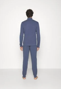 Boss LongPigiamaOpen Blue Uomo Per La Notte BB182M032-K11 -Pier One Italia 2025 790dec9f022b466fab5036ecbc1b6d2a