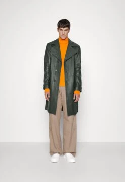 Christian- Trench - Green -Pier One Italia 2025 7c04b850847d464cac59fad7601e0750