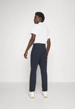 Boss ShyneChinoDark Blue Uomo Pantaloni BB122E0XP-K11 -Pier One Italia 2025 808e061bcf114b2e86e25661863ea009