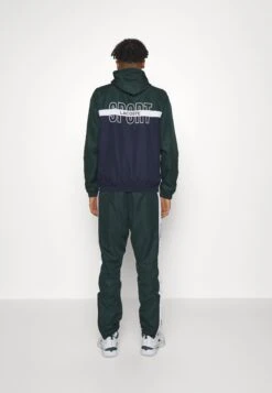Lacoste Sport Tracksuit Hooded TutaSinople/Navy Blue-White Uomo Pantaloni Sportivi E Joggers L0642K028-M11 -Pier One Italia 2025 8fbf5f7ae2c542229bed5bb9e4d41d4c