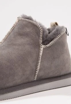 Shepherd AndyPantofoleAsphalt Uomo Pantofole S3012I00C-C11 13 Shepherd AndyPantofoleAsphalt Uomo Pantofole S3012I00C-C11 -Pier One Italia 2025 9391691daa844926958c58f1c4636f03