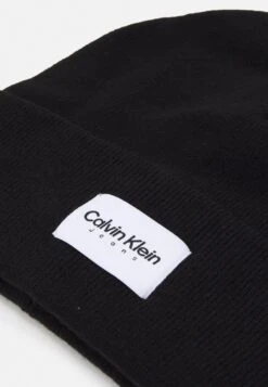 Calvin Klein Jeans Exclusive BeanieBerrettoBlack Uomo Cappellie Berretti C1854P014-Q11 7 Calvin Klein Jeans Exclusive BeanieBerrettoBlack Uomo Cappellie Berretti C1854P014-Q11 -Pier One Italia 2025 970e5067ccf945c19fc50c1821bd341c