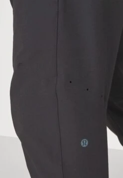 Lululemon License To Train JoggerPantaloni SportiviBlack Uomo Pantaloni LLS42E00D-Q11 -Pier One Italia 2025 98aeadd8792343eaaa08366970e85b5c