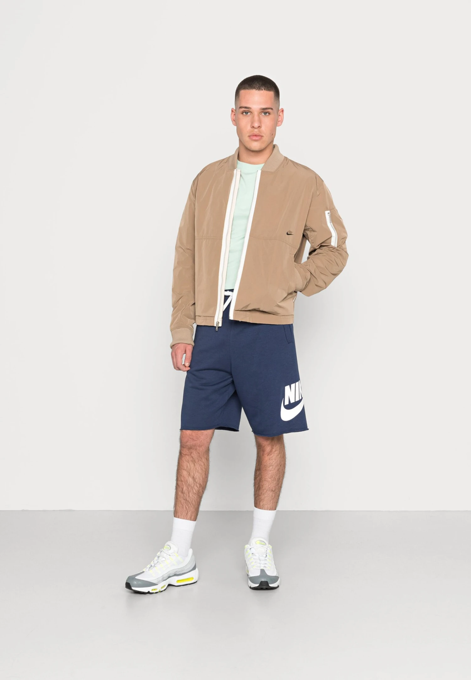 Nike Sportswear Alumni ShortsMidnight Navy Uomo Pantaloni Sportivi E Joggers NI122F06Y-K11 4 Nike Sportswear Alumni ShortsMidnight Navy Uomo Pantaloni Sportivi E Joggers NI122F06Y-K11 - immagine 2