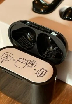 In-Ear True Wireless Accessori TechBlack Uomo Elettronica & Lifestyle HAB54E018-Q11 17 In-Ear True Wireless Accessori TechBlack Uomo Elettronica & Lifestyle HAB54E018-Q11 -Pier One Italia 2025 a2b6ea3b8d09453c91e3bd8485fce5e6