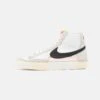 Nike Sportswear Blazer Mid 77 Pro ClubSneakers AlteWhite/Black/Light Bone/Summit White/Beach/Sail Uomo Sneaker NI112N040-A12 1 Nike Sportswear Blazer Mid 77 Pro ClubSneakers AlteWhite/Black/Light Bone/Summit White/Beach/Sail Uomo Sneaker NI112N040-A12 -Pier One Italia 2025 a977cd759dcc48b7b3aea48224a58166