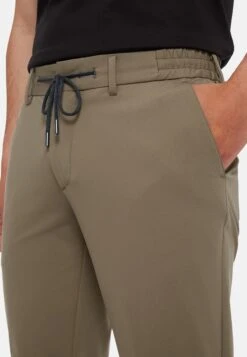 B Tech Stretch PantaloniMilitary Green Uomo Pantaloni BQ122E02D-M11 -Pier One Italia 2025 aa62a0c982a44073945a294e854c6c1d