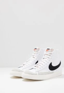 Nike Sportswear Blazer Mid '77 Vntg - Sneakers Alte - White/Black 16 Nike Sportswear Blazer Mid '77 Vntg - Sneakers Alte - White/Black -Pier One Italia 2025 abca417c4f59470a85fbac5fe610ccec