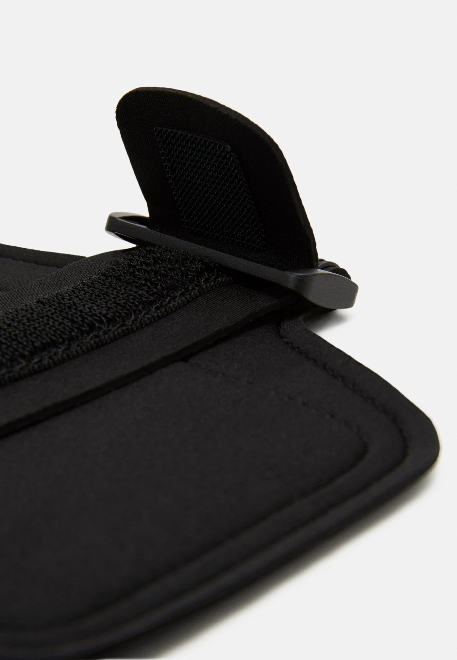 EA7 Emporio Armani Train Arm Phone Holder UnisexPortacellulareBlack Uomo Elettronica & Lifestyle EA754F001-Q11 5 EA7 Emporio Armani Train Arm Phone Holder UnisexPortacellulareBlack Uomo Elettronica & Lifestyle EA754F001-Q11 - immagine 3