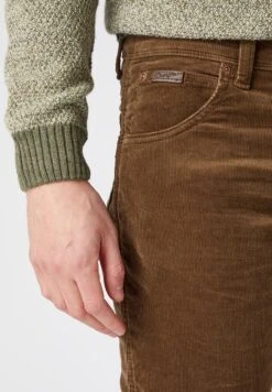 Wrangler Texas CorduroyPantaloniTeak Uomo Pantaloni WR122G08M-O11 -Pier One Italia 2025 aef5f4df2c6c415f9821cadb9b4b843a