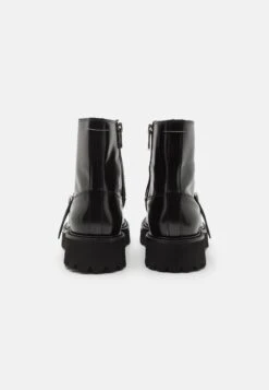 MM6 Maison Margiela StivalettiBlack Uomo Stivaletti/Stivali MMA12K005-Q11 -Pier One Italia 2025 af31f437f537453ea19c5191735bd080