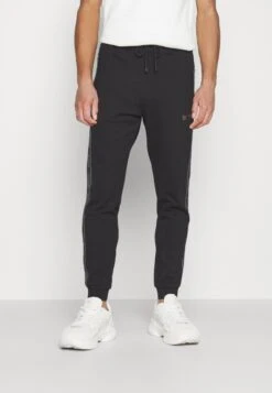 BALR Q-Tape Slim ClassicPantaloni SportiviBlack Uomo Pantaloni Sportivi E Joggers B2X22E007-Q11 -Pier One Italia 2025 b5f2cbe94c054f46ae92c74c70a2dc21