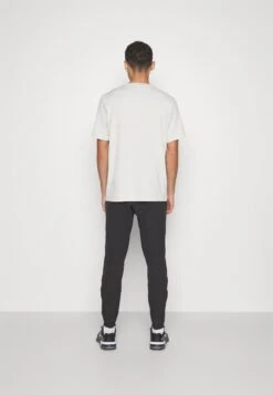 Lululemon License To Train JoggerPantaloni SportiviBlack Uomo Pantaloni LLS42E00D-Q11 -Pier One Italia 2025 ba594942aaeb4b598df512b01c5bee56