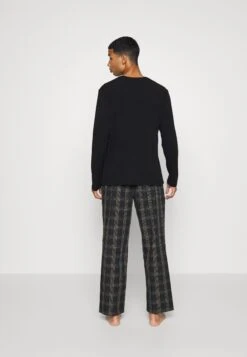 Boss Urban LongPigiamaBlack Uomo Per La Notte BB182M02T-Q11 -Pier One Italia 2025 bd5a3ee4f26d4563984b04122e572bac