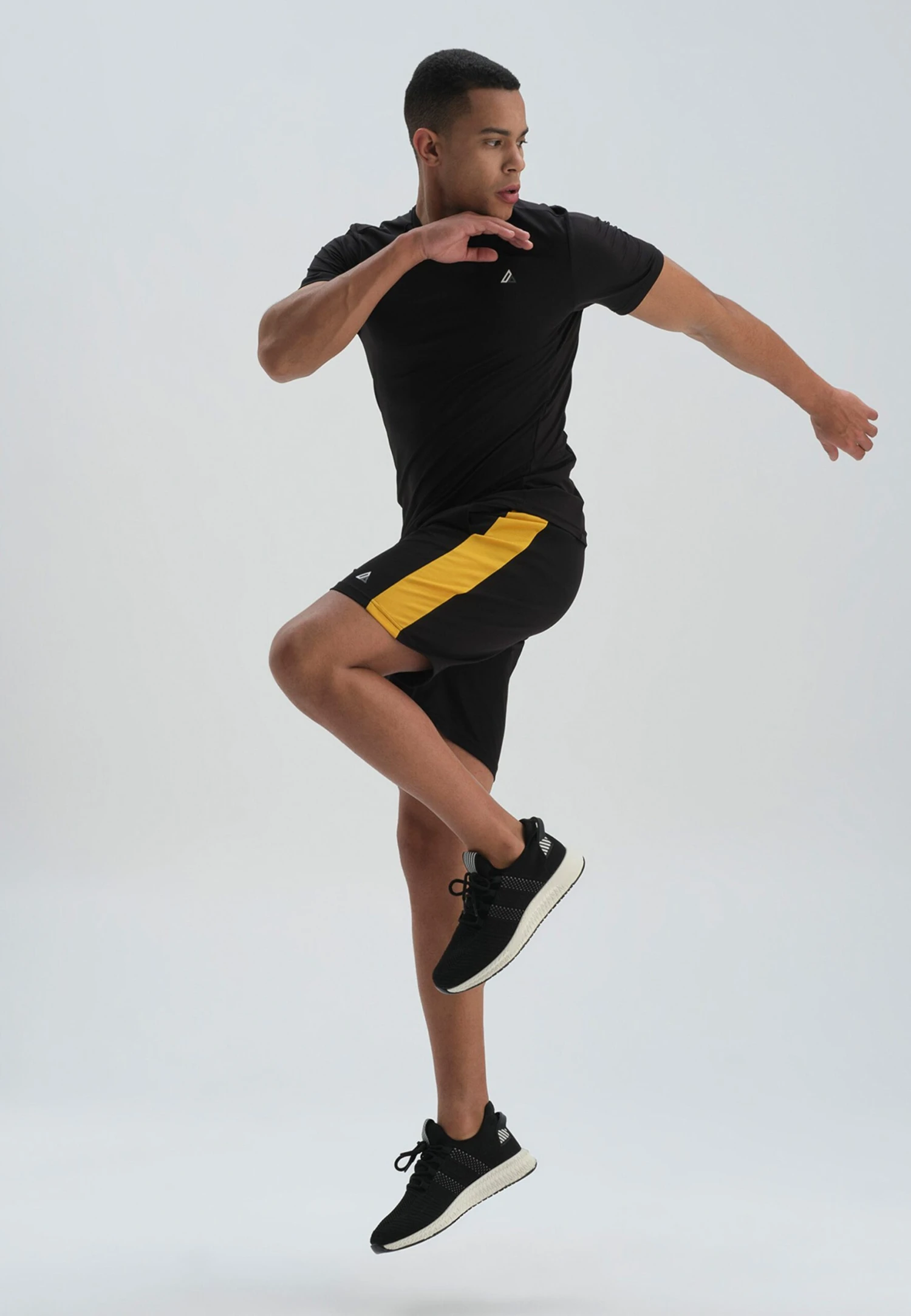 ShortsBlack Uomo Bermuda D6D22F006-Q11 3 ShortsBlack Uomo Bermuda D6D22F006-Q11 - immagine 2